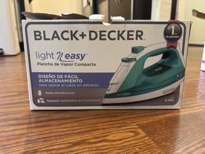 Black+Decker Light 'N Easy steam iron, model IR1010