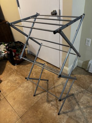 Folding clothes drying rack, concertina style