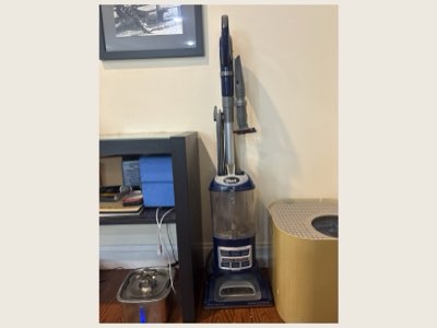 Shark Navigator Lift-Away Deluxe upright vacuum