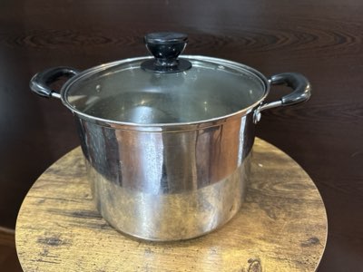 Soup pot