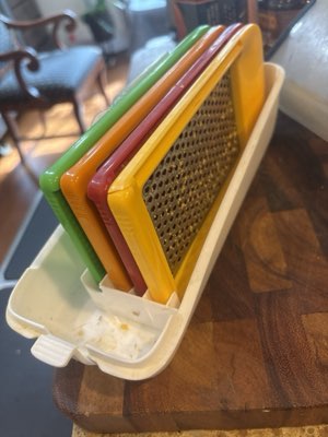 Flat grater and slicer set, four blades in a storage case