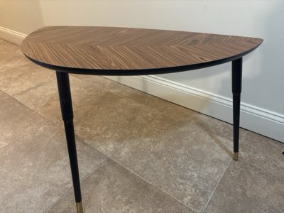 Leaf-shaped side table